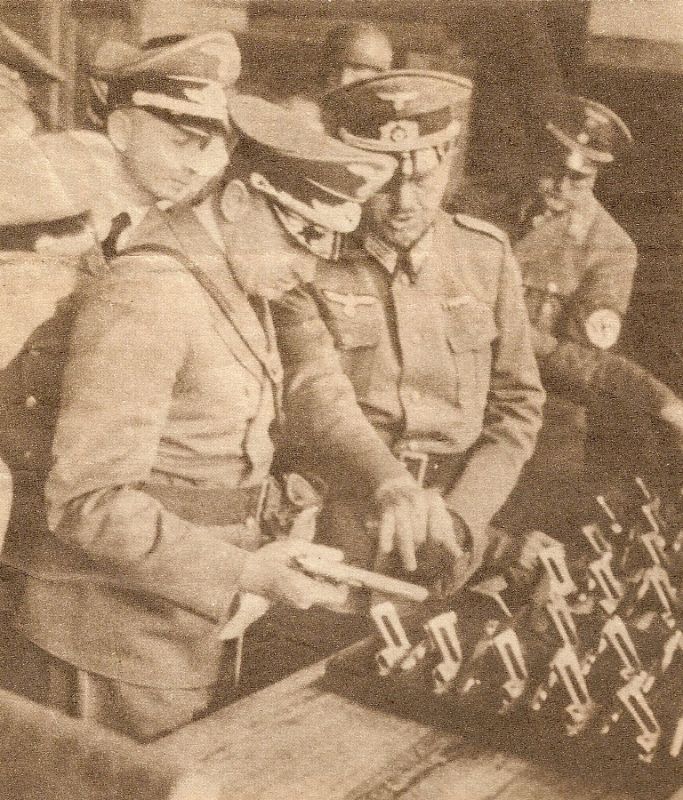 90 lat Fabryki Broni w Radomiu 1925-2015 Cz.2. W cieniu dwóch totalitaryzmów: 1939-1989
