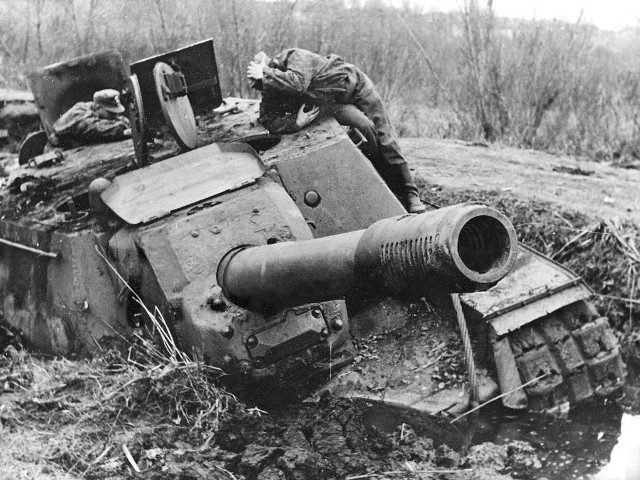 Ciężkie działo samobieżne SU-152