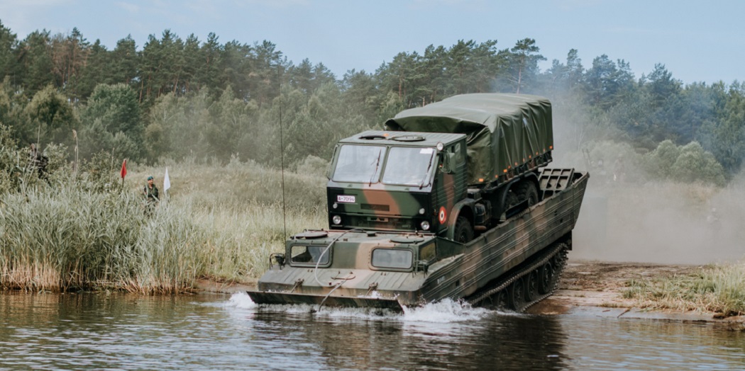 Pływający transporter gąsienicowy PTS-M