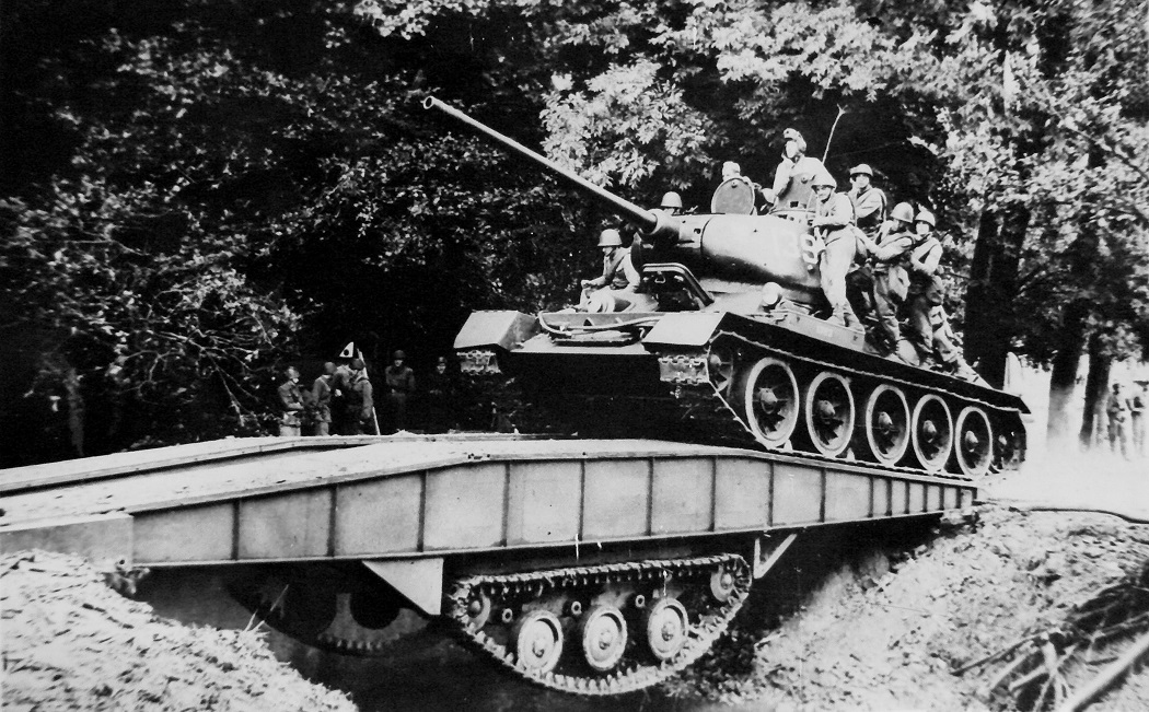 Holowany most szturmowy na gąsienicach, czyli od MH-12 do B-2 w latach 1955–1964  Część I