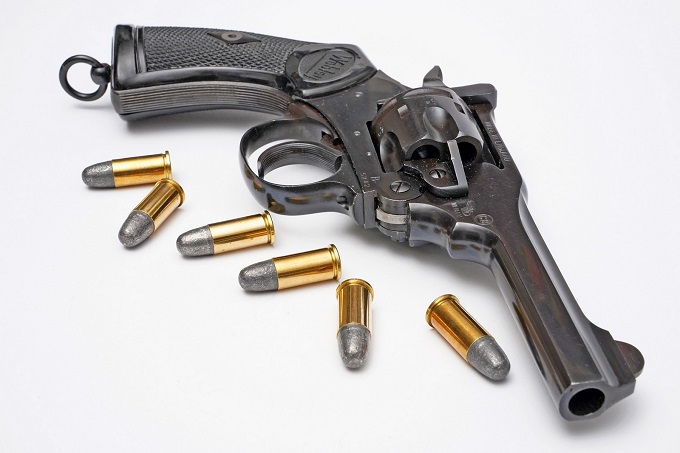 Webley Mk IV kontra Colt Police Positive Special - rewolwery dla policjanta ze Starego i Nowego Kontynentu