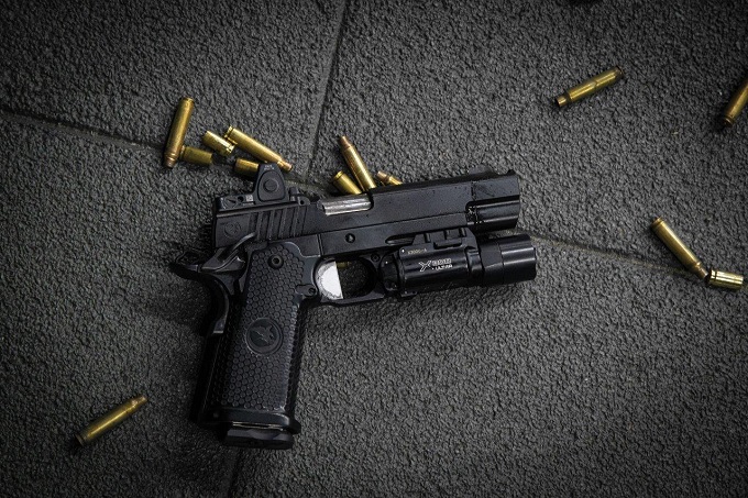 Nighthawk Custom Firehawk – klamka za miliony monet