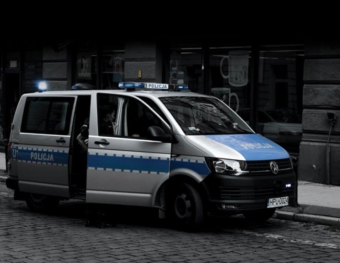 Policyjna kontrola posiadacza broni