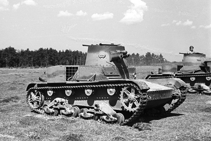 Vickers Mk E –szkolenie i wyposażenie