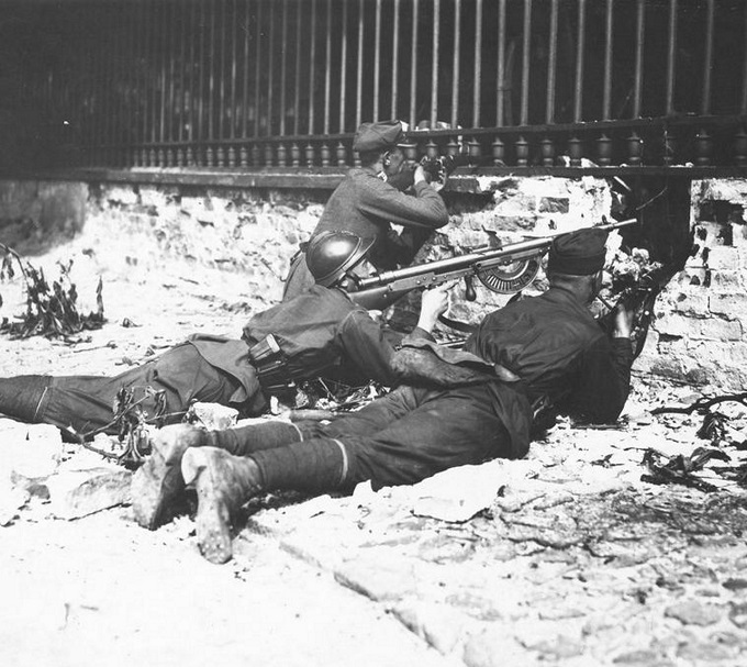 Cekaemy pracowały bez zarzutu. Wojskowe aspekty walk w Warszawie w maju 1926 roku