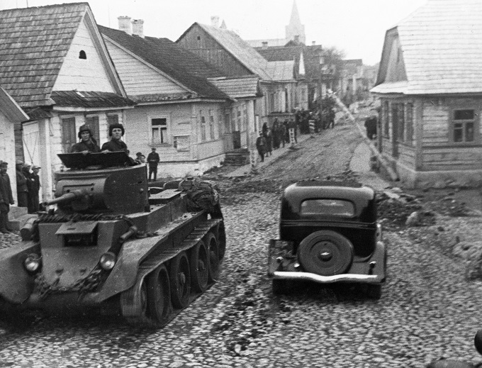 „Ostro rysuje się sprawa paliwa”. Mobilizacja Armii Czerwonej we wrześniu 1939 roku