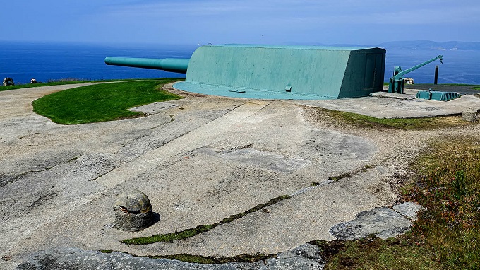Artyleria nadbrzeżna na „zachodnim krańcu świata”. Od Puarto Cuaces do Ria de Cadeira