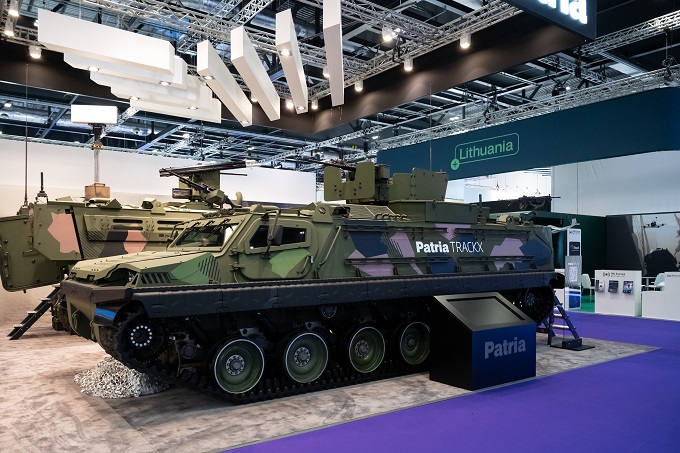 Nowy transporter gąsienicowy Patria TRACKX