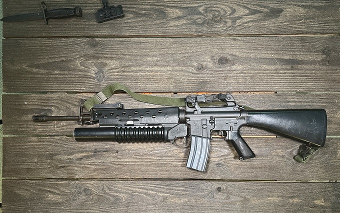 Granatnik M203 kalibru 12/76