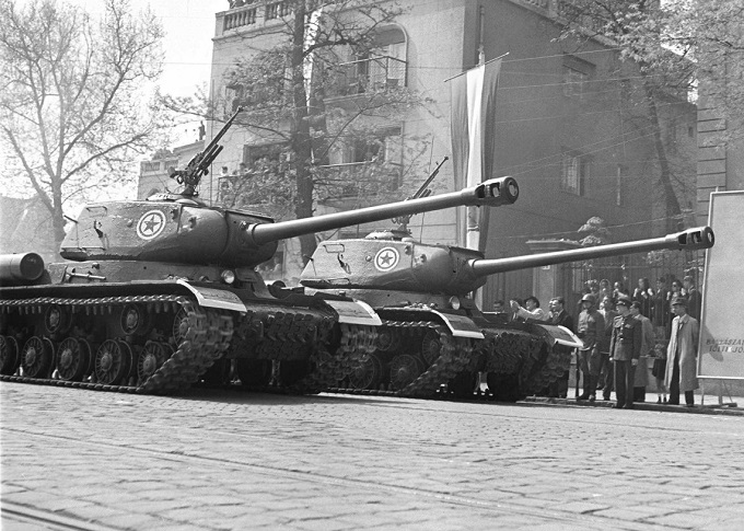 Od demokratycznej Armii Obrony Narodowej (Honvédség) do Węgierskiej Armii Ludowej (Néphadsereg). Przemiany organizacyjne węgierskich sił zbrojnych w latach 1945-1956. Część 1